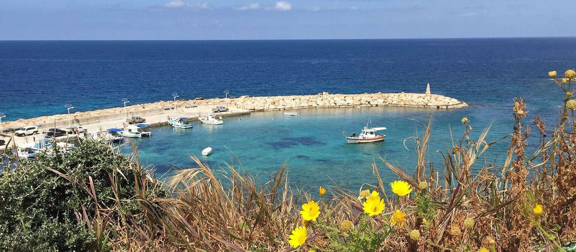 www.cyprus-villa-retreats.com
